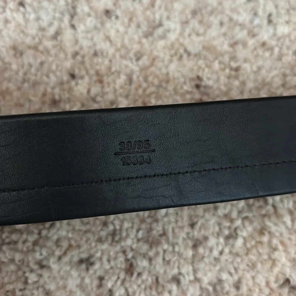Excellent condition Tumi belt